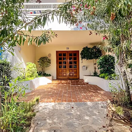 Aamos De Apartment